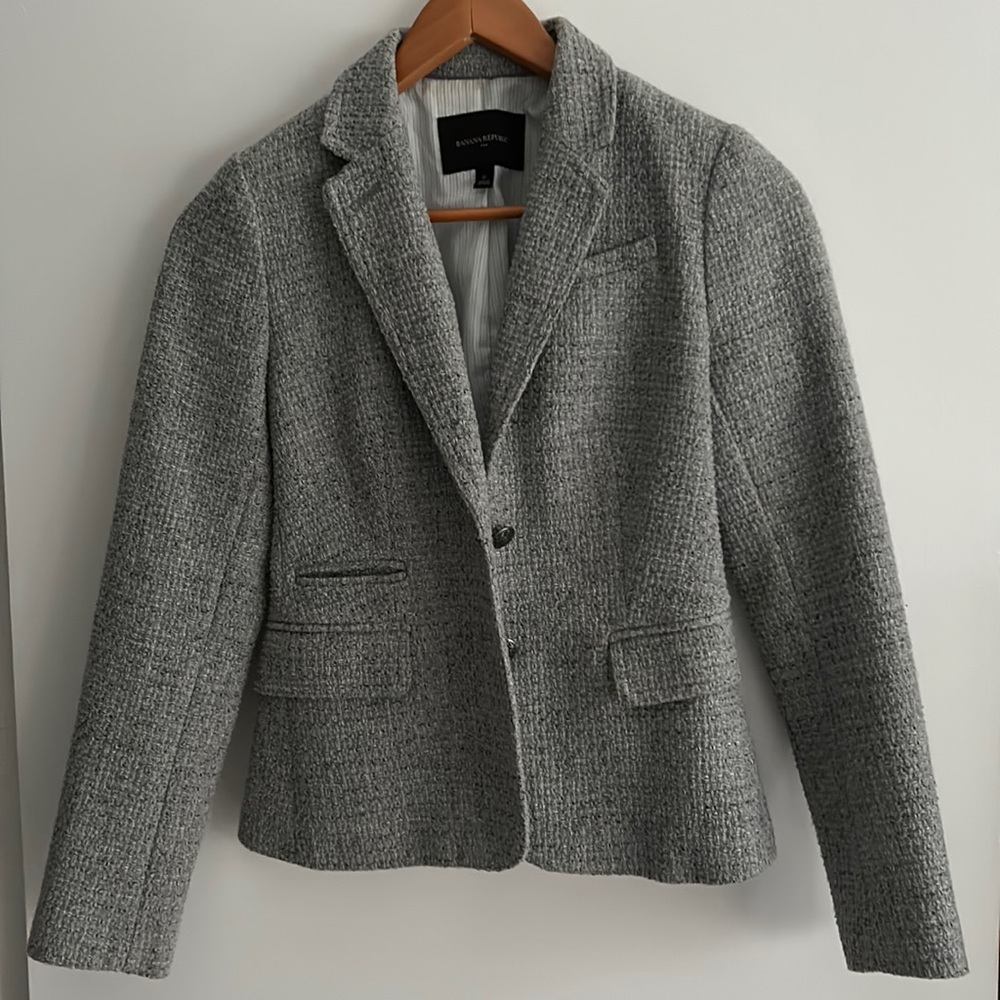 Excellent condition! Wore once.  sitting in closet for too long!.  see photos!